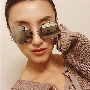 OVERSIZED AVIATOR SUNGLASSES, IN SILVER